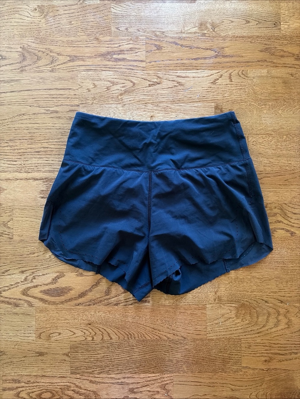 Lululemon Smooth Stride Shorts 2 Black Drawstring Pockets 3.5" Women Scallop